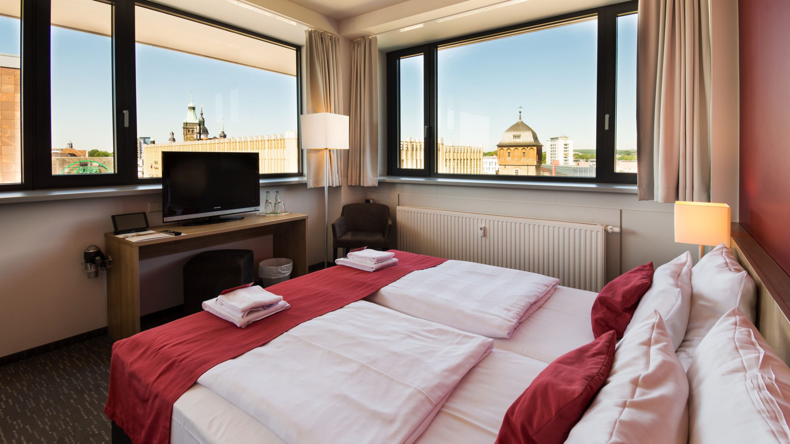 Hotelzimmer mit Blick auf Theaterplatz Biendo Hotel Chemnitz